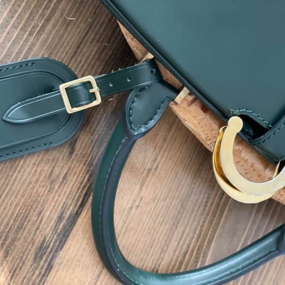 NOW AVAILABLE!! Louis Vuitton Green Taiga Kendall Garment Bag - Picture 11 of 15